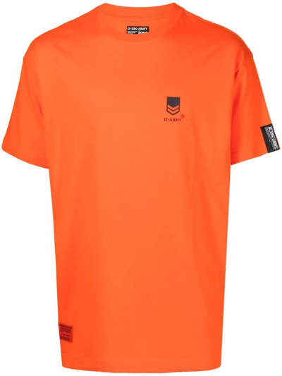 izzue logo-print cotton t-shirt in orange