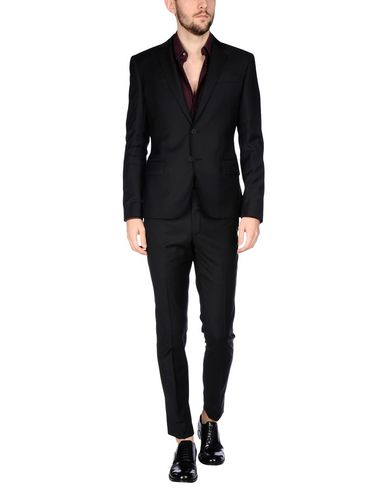 comfirst seen in 2016-12pierre balmain西装套装not available in